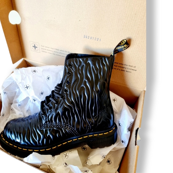 Dr. Martens Black 1460 Pascal Zebra Emboss Boot UK 4 - Picture 2 of 11